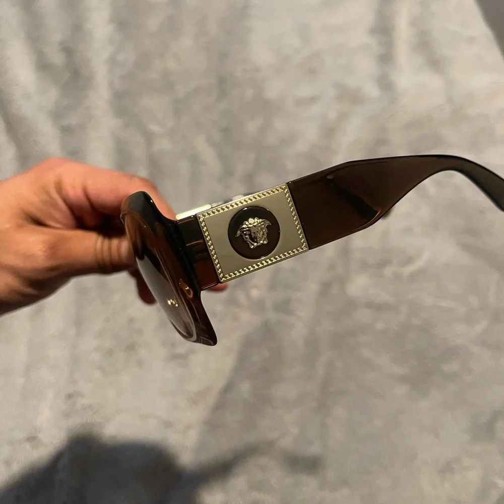 Used - Picture 3 of 10